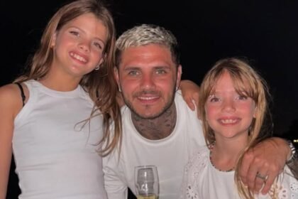 Mauro Icardi junto a sus hijas en una imagen de archivo durante un momento familiar.