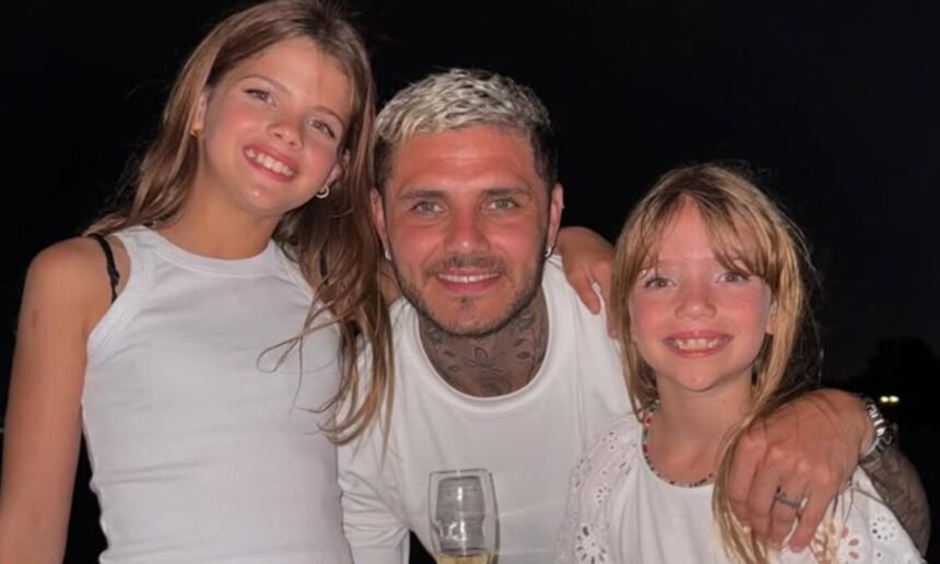Mauro Icardi junto a sus hijas en una imagen de archivo durante un momento familiar.