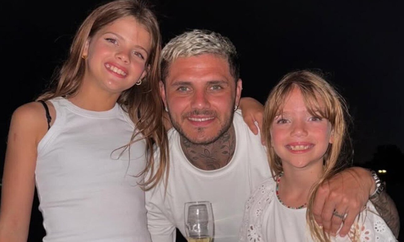 Mauro Icardi junto a sus hijas en una imagen de archivo durante un momento familiar.