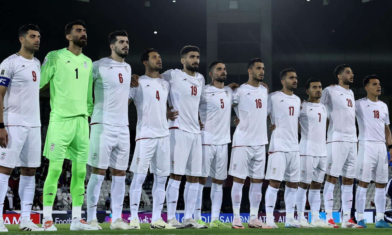 Jugadores de la selección de Irán durante un partido internacional en competencia oficial.