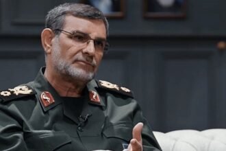 Alireza Tangsiri, jefe de las fuerzas navales de la Guardia Revolucionaria de Irán, señalado como una figura clave en la estrategia militar en el Estrecho de Ormuz.