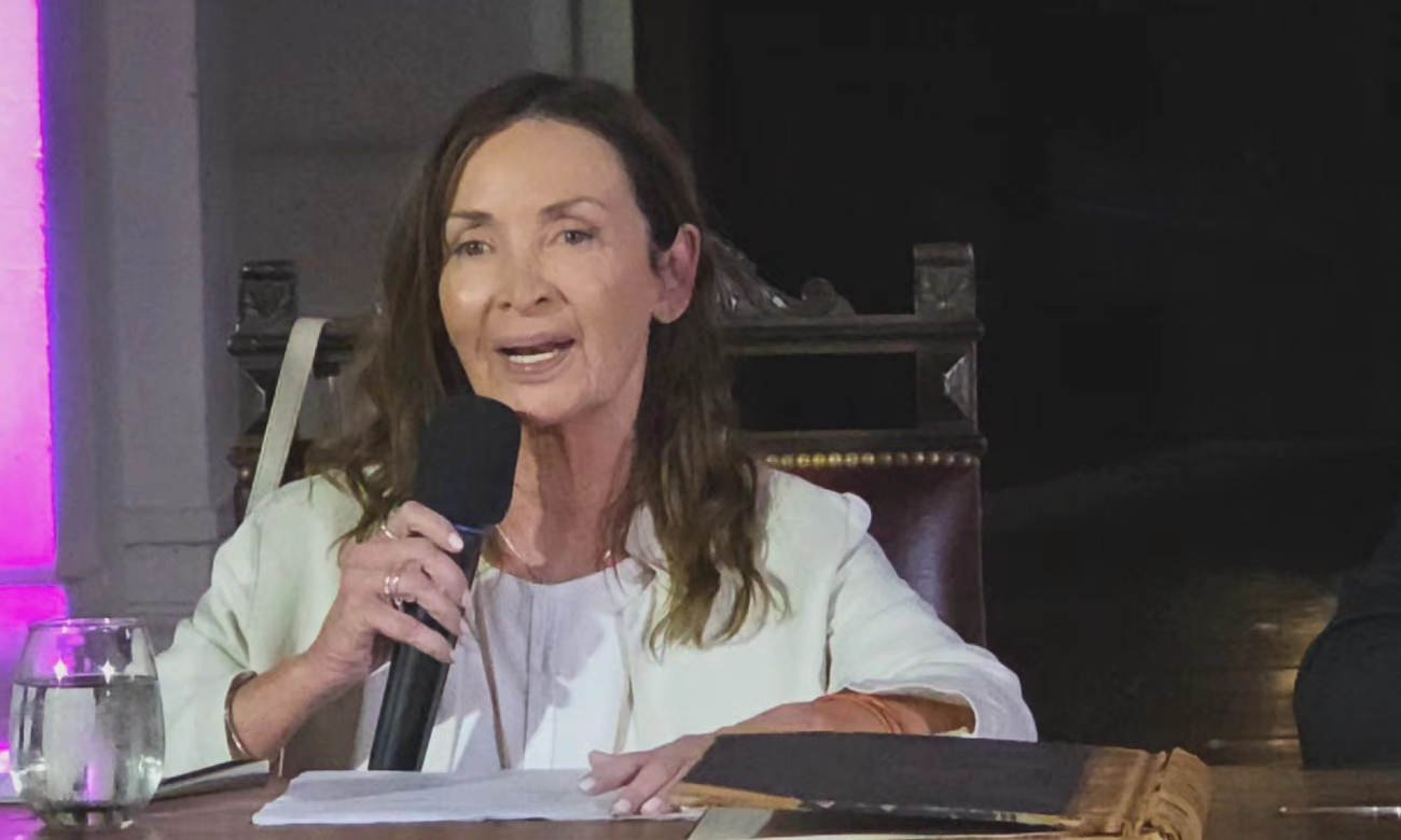 Claudia Levin durante el acto de asunción de su segundo mandato como decana de la Facultad de Ciencias Jurídicas y Sociales de la Universidad Nacional del Litoral.