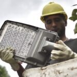 Trabajos de recambio de luminarias en la vía pública de la ciudad de Santa Fe, en el marco del plan de modernización del alumbrado.