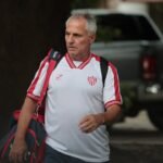 Leonardo Madelón en la previa de un partido de Unión, en una imagen de archivo que refleja la antesala del encuentro.