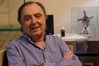 Marcelo Araujo, una de las voces más emblemáticas del relato deportivo argentino durante décadas.