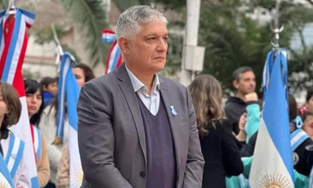 El intendente de Sauce Viejo, Mario Papaleo, durante una actividad oficial. Foto de archivo.