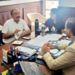Autoridades de ASOEM y funcionarios de la Municipalidad de Santa Fe durante una reunión de la mesa paritaria local. Foto: Prensa ASOEM.