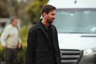 Lionel Messi ingresa al predio de la AFA en Ezeiza para participar de una jornada de entrenamiento con la Selección argentina. Foto de archivo.