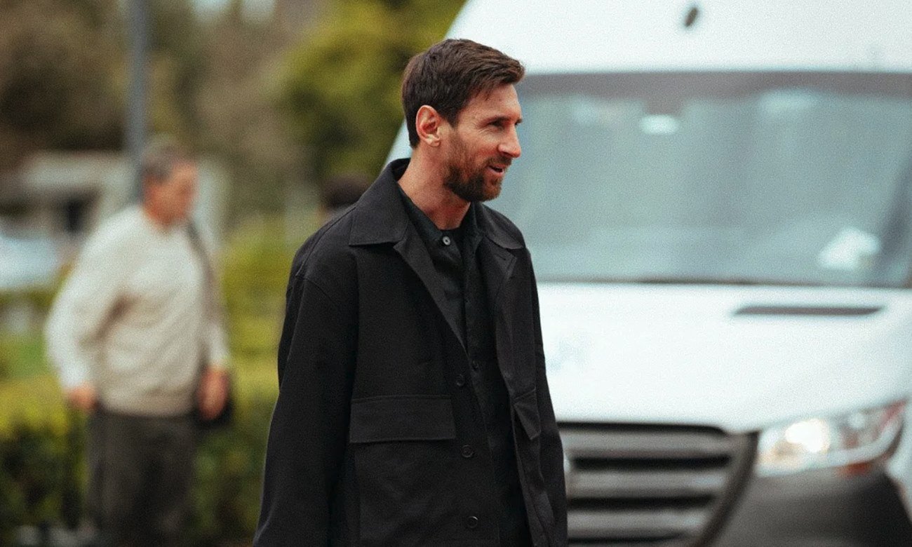 Lionel Messi ingresa al predio de la AFA en Ezeiza para participar de una jornada de entrenamiento con la Selección argentina. Foto de archivo.