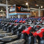 Concesionaria de motocicletas en Argentina con distintos modelos exhibidos para la venta. Foto de archivo.