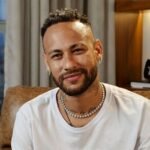 Neymar en una postal fuera del partido. Foto de archivo.