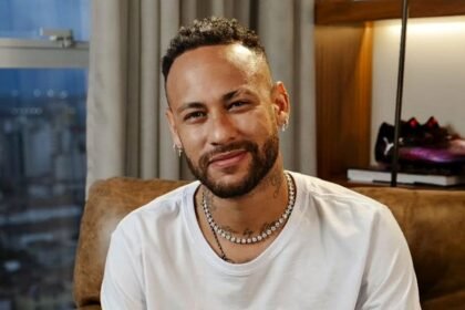 Neymar en una postal fuera del partido. Foto de archivo.