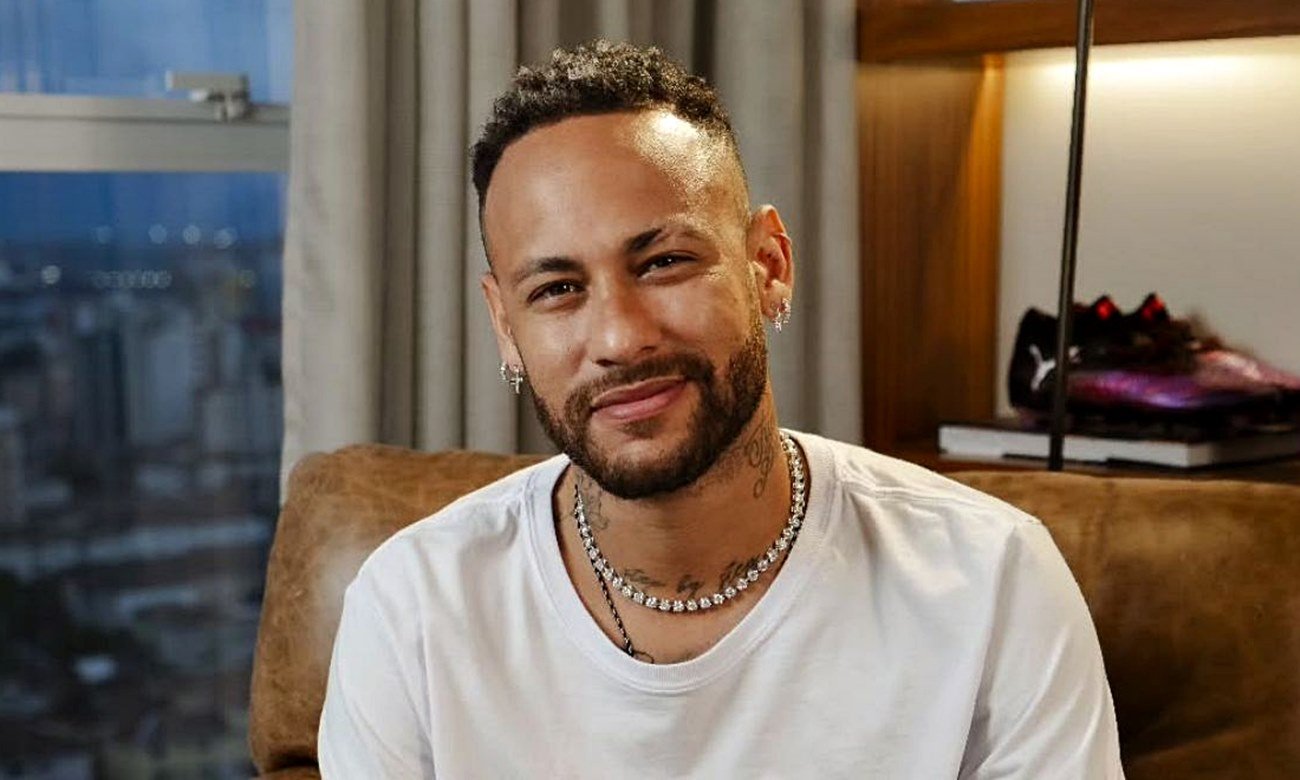 Neymar en una postal fuera del partido. Foto de archivo.