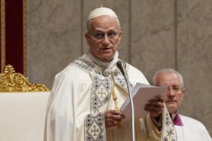 El Papa León XIV durante una ceremonia religiosa en el Vaticano. Foto de archivo.