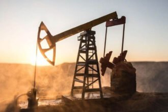 Instalaciones de extracción de petróleo en un yacimiento energético. La producción de crudo es clave para el abastecimiento y el comercio energético mundial. Foto: archivo.