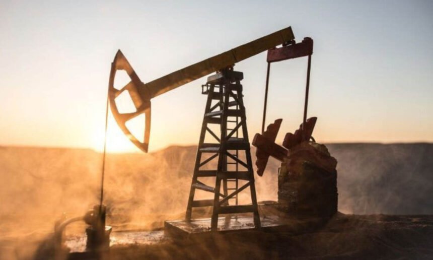 Instalaciones de extracción de petróleo en un yacimiento energético. La producción de crudo es clave para el abastecimiento y el comercio energético mundial. Foto: archivo.