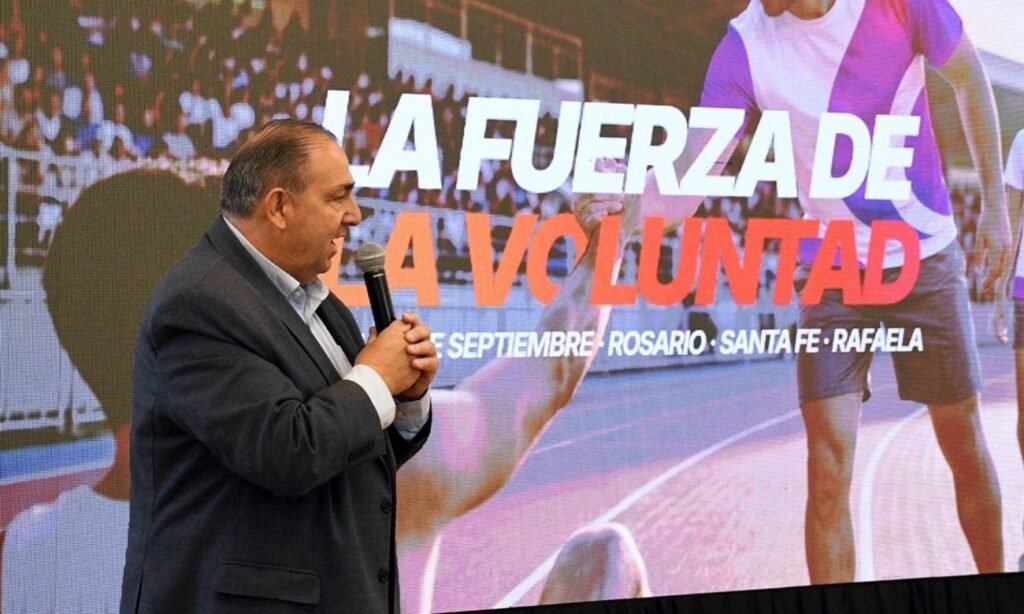 Juan Pablo Poletti durante la presentación del programa de voluntariado de los Juegos Suramericanos 2026 en la ciudad de Santa Fe.