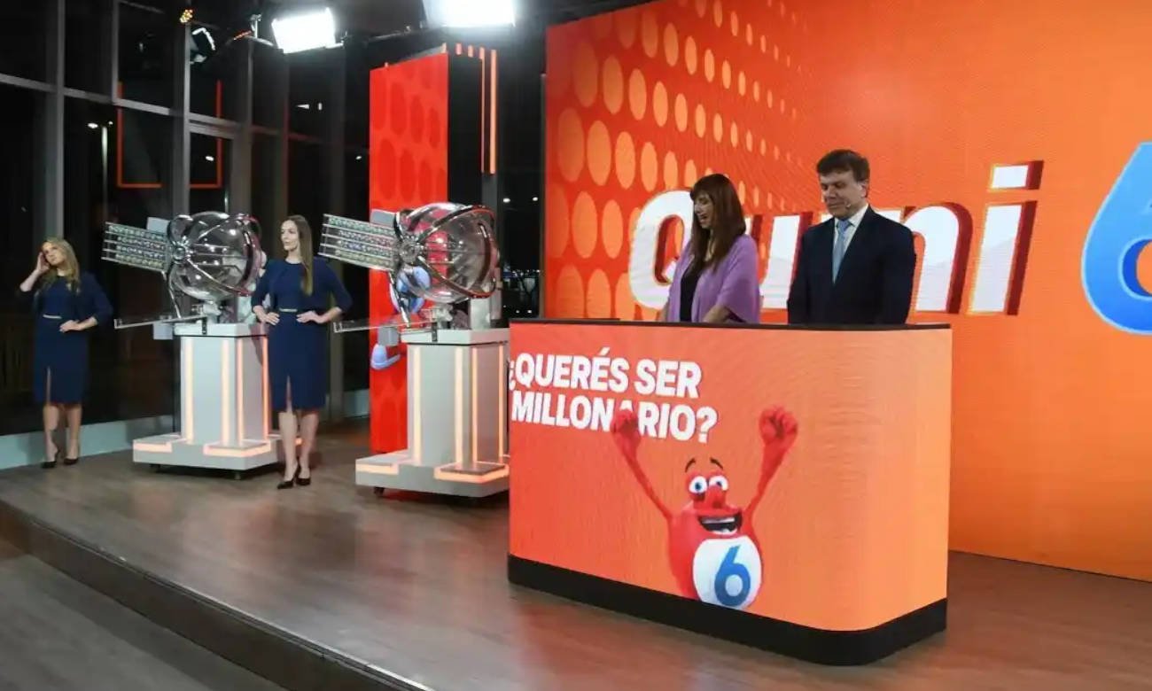 Sorteo del Quini 6 en la sala oficial de la Lotería de Santa Fe, donde se definen los números ganadores ante la expectativa de miles de apostadores.