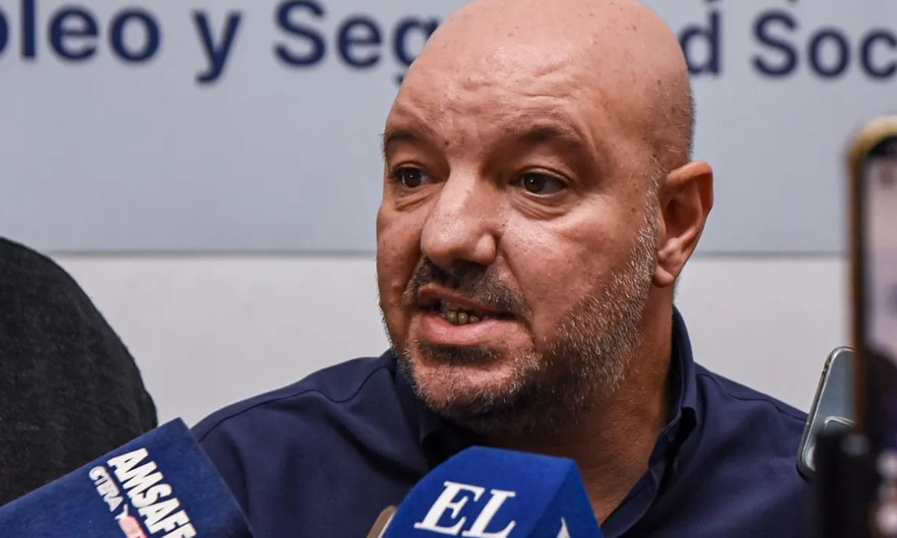 Rodrigo Alonso, secretario general de Amsafe, durante una conferencia de prensa en el marco de un reclamo salarial docente. Foto de archivo.
