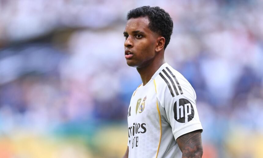 Rodrygo con la camiseta de Real Madrid en un partido oficial en el estadio Santiago Bernabéu. Foto de archivo.