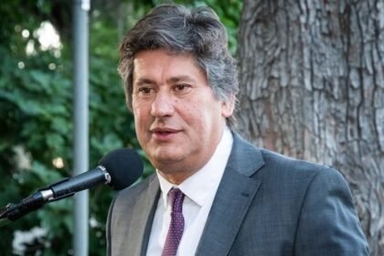 Roly Santacroce durante una actividad oficial en la ciudad de Funes.