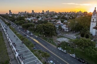 Vista general de la Costanera Oeste de la ciudad de Santa Fe, uno de los principales espacios recreativos y turísticos elegidos por residentes y visitantes. Foto de archivo.