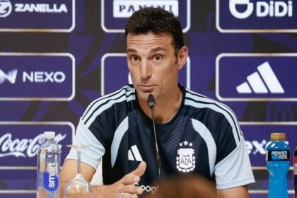 Lionel Scaloni brinda una conferencia de prensa como entrenador de la Selección Argentina, en una imagen de archivo.