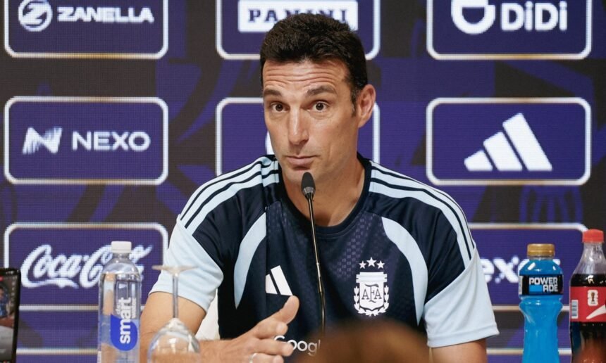 Lionel Scaloni brinda una conferencia de prensa como entrenador de la Selección Argentina, en una imagen de archivo.