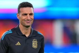 Lionel Scaloni durante un entrenamiento al frente de la Selección Argentina. Foto de archivo.