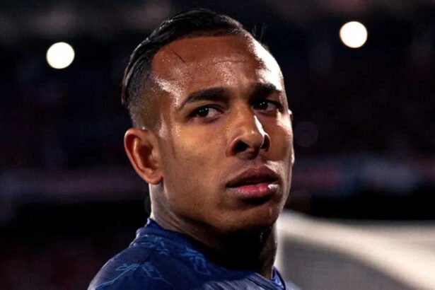 Sebastián Villa en acción durante un partido oficial con la camiseta de Independiente Rivadavia, en imagen de archivo.