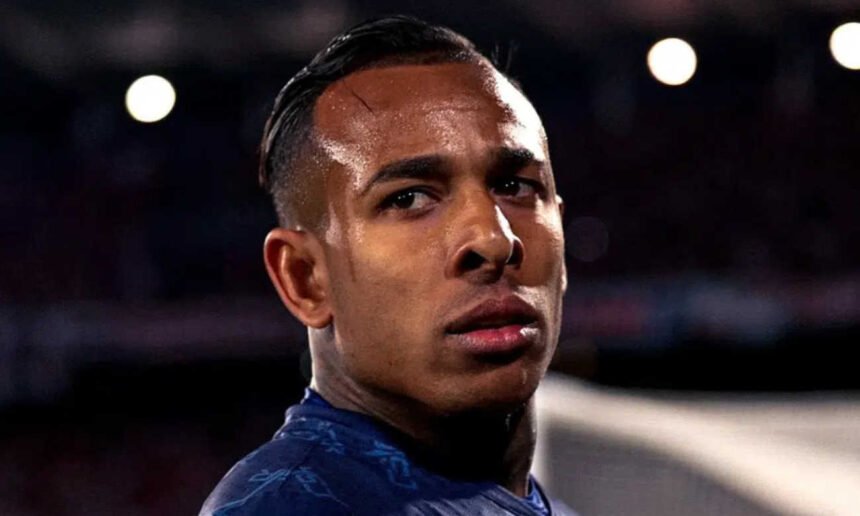 Sebastián Villa en acción durante un partido oficial con la camiseta de Independiente Rivadavia, en imagen de archivo.