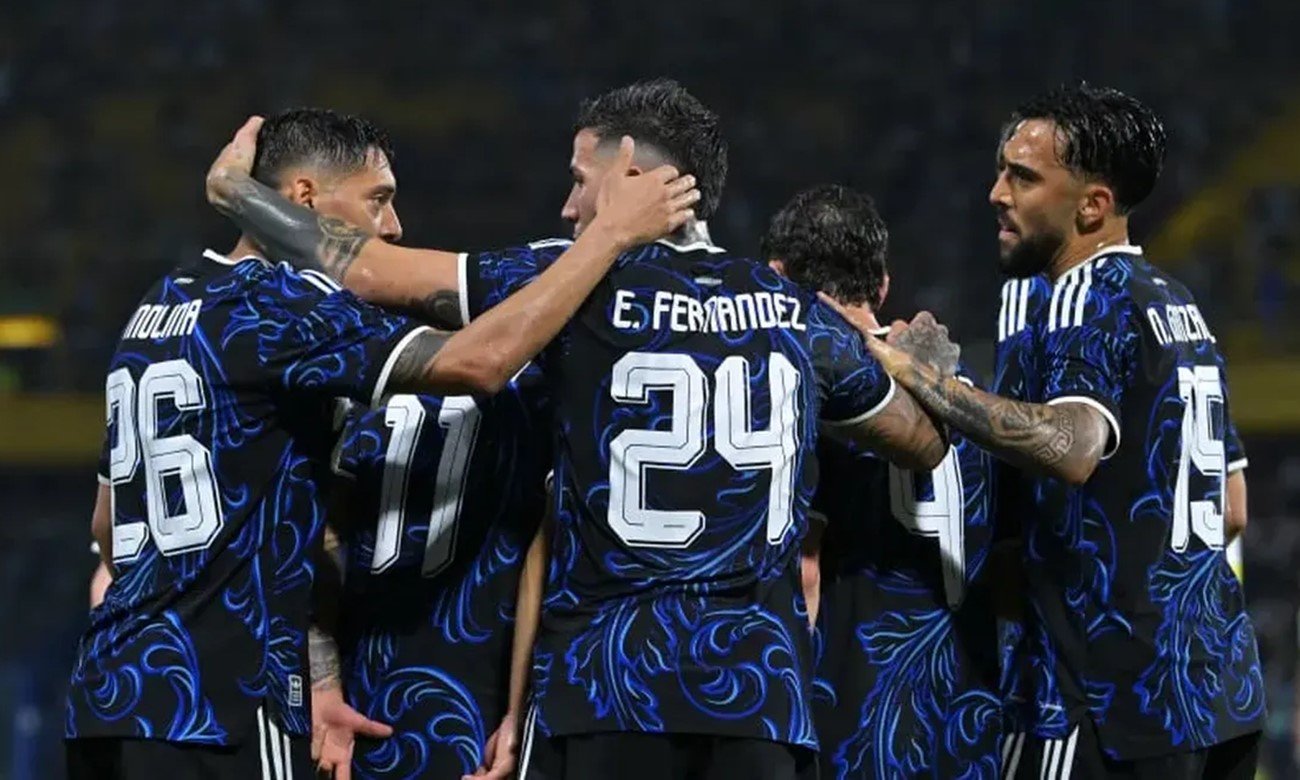 Jugadores de la Selección Argentina celebran uno de los goles en La Bombonera durante el amistoso previo al Mundial.