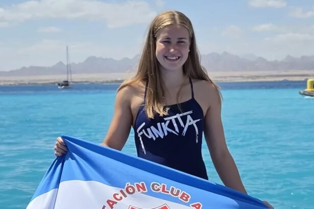 Sofía Garcés tras finalizar su participación en la Copa Mundial Juvenil de aguas abiertas en Somabay, Egipto.
