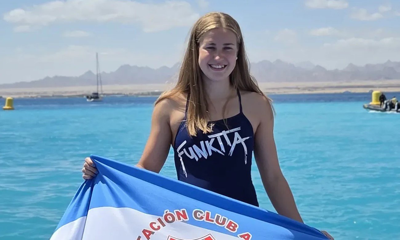 Sofía Garcés tras finalizar su participación en la Copa Mundial Juvenil de aguas abiertas en Somabay, Egipto.