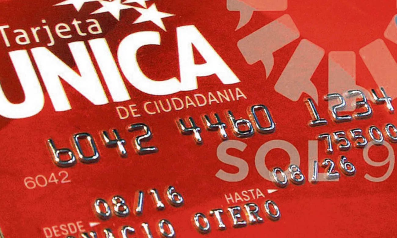 Tarjeta Única de Ciudadanía utilizada para la compra de alimentos en comercios adheridos. Foto de archivo.
