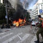 Sector urbano afectado por la onda expansiva del misil, con viviendas dañadas y escombros tras el ataque.