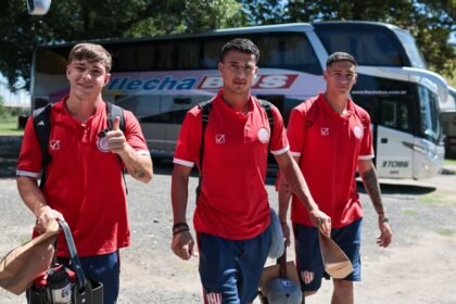 Jugadores de Unión arriban a Avellaneda en la previa del partido frente a Independiente por el Torneo Apertura. Foto: Prensa Unión.