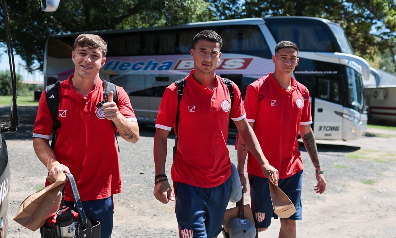 Jugadores de Unión arriban a Avellaneda en la previa del partido frente a Independiente por el Torneo Apertura. Foto: Prensa Unión.