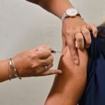 Personal de salud aplica vacunas durante una campaña de inmunización en un centro sanitario. Foto: archivo.