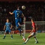 Colón y Godoy Cruz no se sacaron ventajas en Santa Fe: intensidad, disputa y un 0 a 0 que reflejó un duelo parejo.