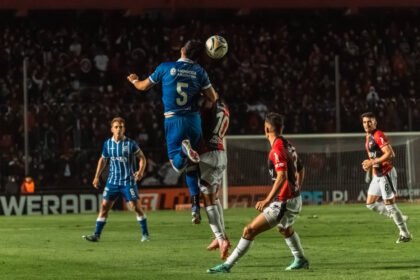 Colón y Godoy Cruz no se sacaron ventajas en Santa Fe: intensidad, disputa y un 0 a 0 que reflejó un duelo parejo.