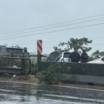 El tránsito interrumpido sobre la Ruta Nacional 168 al mediodía, en medio de la persistente lluvia, tras el fatal accidente ocurrido a la altura de barrio El Pozo. Foto: Gentileza.
