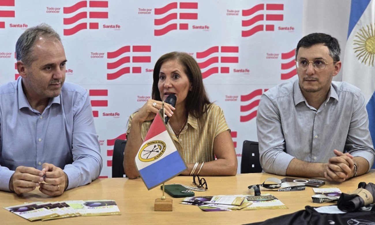 La secretaria de Turismo, Marcela Aeberhard, encabezó la presentación de la agenda turística de Semana Santa en Santa Fe.