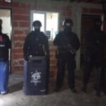 Operativo policial en barrio Alto Verde durante un procedimiento de investigación. Foto: archivo.