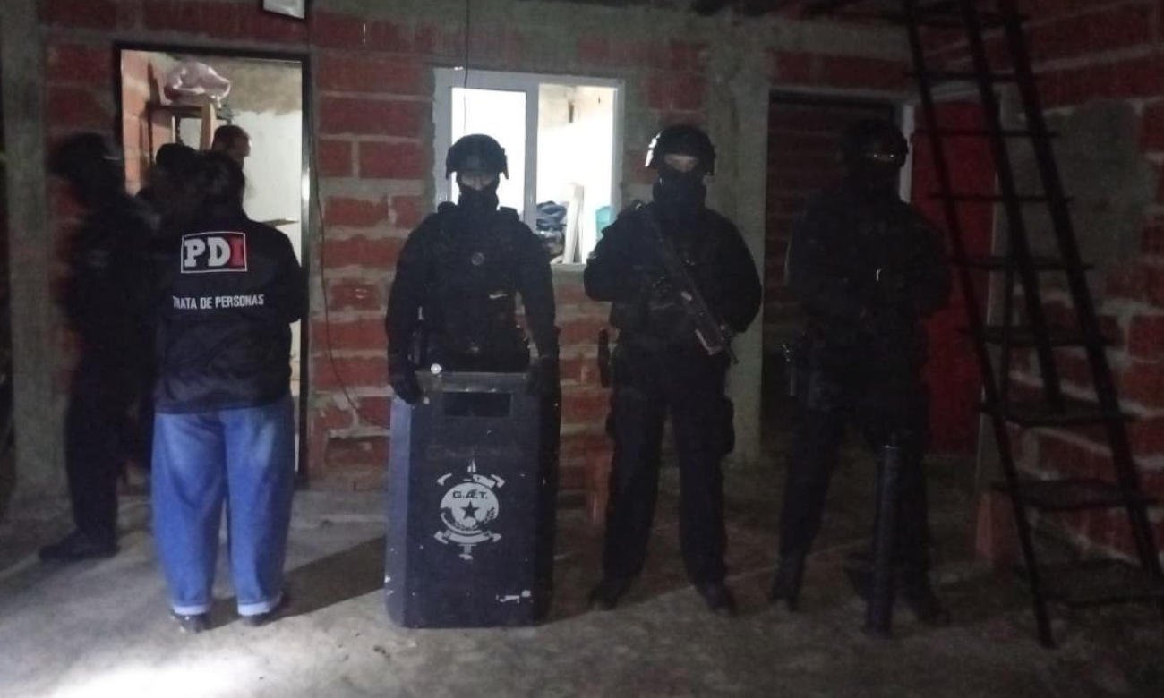 Operativo policial en barrio Alto Verde durante un procedimiento de investigación. Foto: archivo.