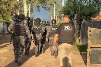 Efectivos de la PDI durante uno de los allanamientos realizados en Recreo en el marco de la investigación por microtráfico.