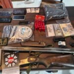 Operativo policial con despliegue de fuerzas de seguridad durante allanamientos simultáneos en distintos barrios.