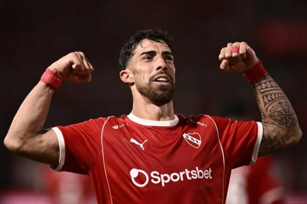 Gabriel Ávalos celebra un gol con la camiseta de Independiente durante un partido oficial. Foto: archivo.
