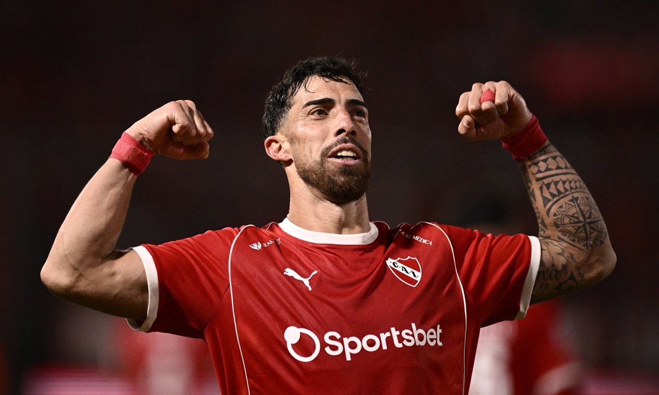 Gabriel Ávalos celebra un gol con la camiseta de Independiente durante un partido oficial. Foto: archivo.