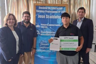 Estudiante secundario participa del programa “Saber Garpa” impulsado por el Banco Santa Fe, incorporando herramientas de educación financiera a través de contenidos digitales interactivos.